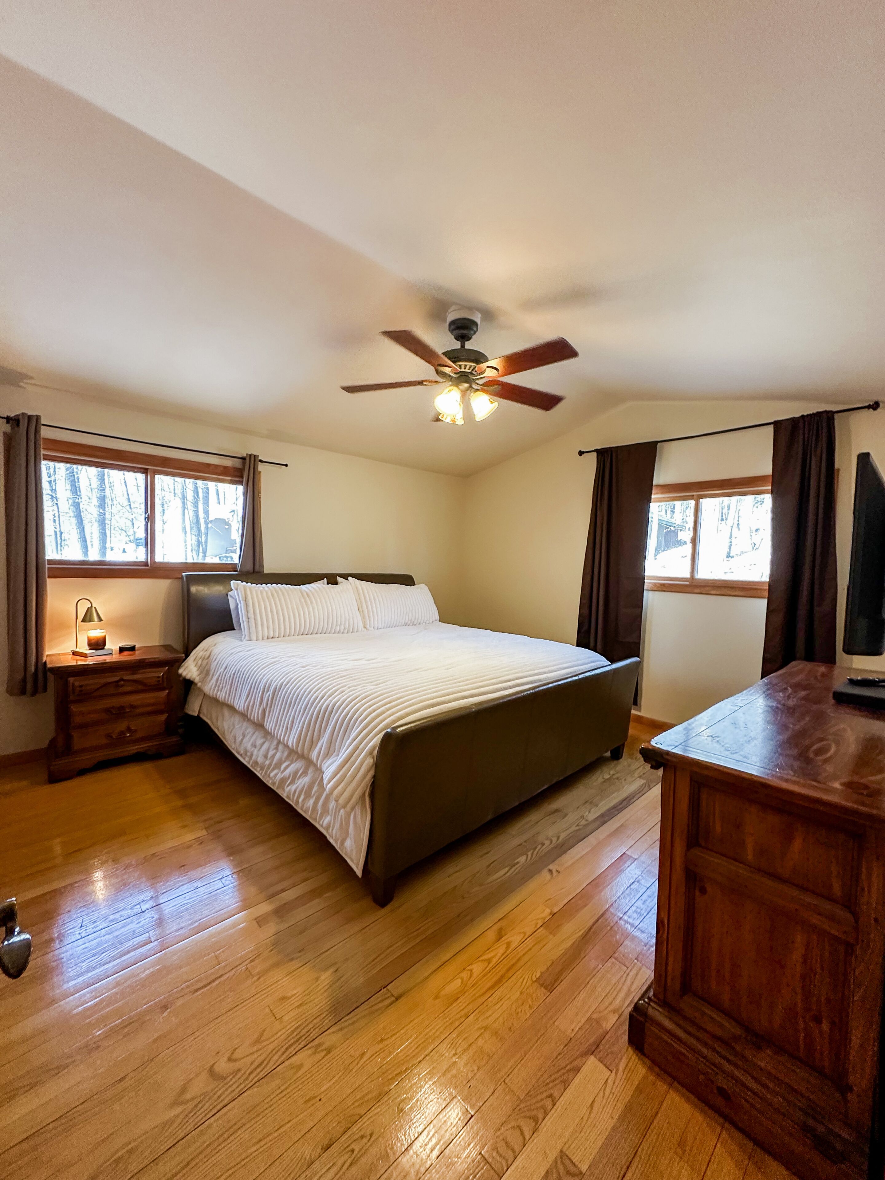 4 dormitorios, tabla de planchar con plancha, Internet y ropa de cama