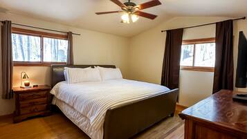 4 dormitorios, tabla de planchar con plancha, Internet y ropa de cama