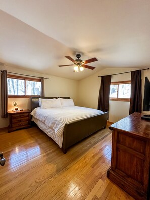 4 عدّة غرف نوم ومكواة/لوح كي وخدمة الإنترنت وملاءات أسرّة