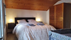 2 bedrooms, travel crib, free WiFi, bed sheets - Duplex with view in the heart of the quiet village of Sarreyer near Verbier (Val de Bagnes)