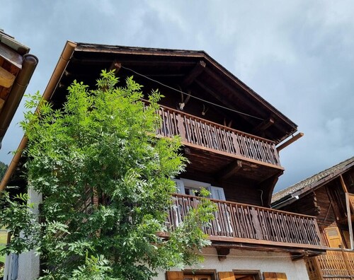 Duplex with view in the heart of the quiet village of Sarreyer near Verbier