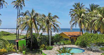 3-bedroom villa in lovely Playa el Espino with AC and Pool