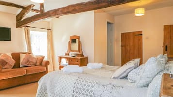 3 bedrooms, individually decorated, individually furnished, free WiFi