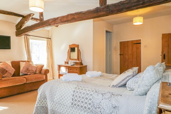 3 bedrooms, WiFi (free), individually decorated, individually furnished