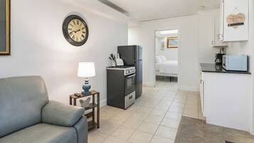 Apartment (2 Bedrooms) | Front of property