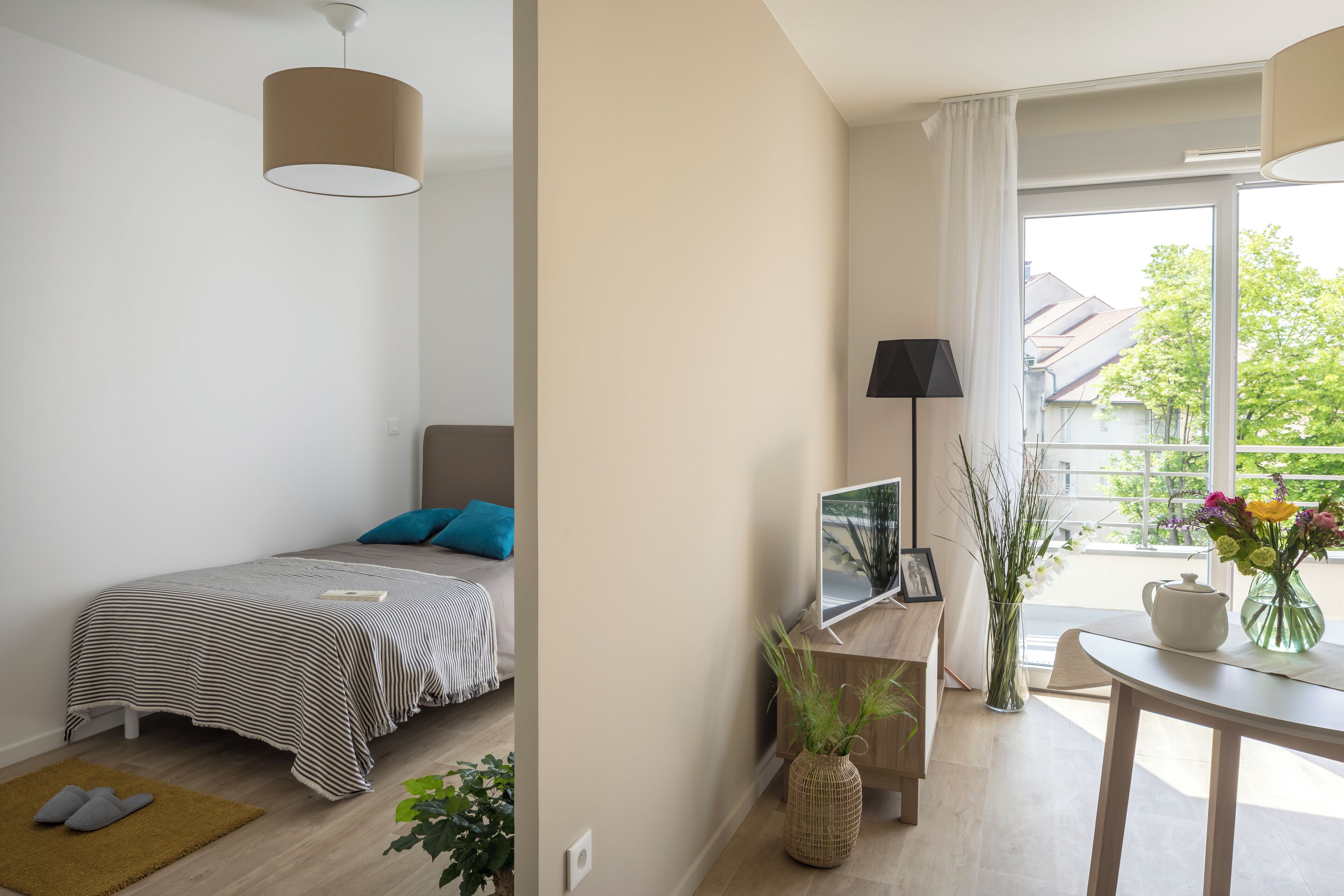 Soundproofing, free WiFi