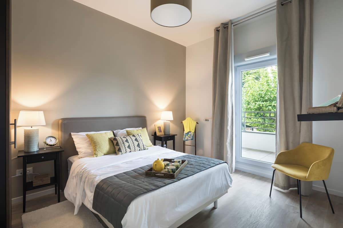 Deluxe Apartment, 2 Bedrooms | Soundproofing, free cribs/infant beds, free WiFi, bed sheets