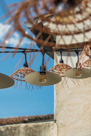 Unclassified image, 3 of 7, button - Chambre Marie - situé au cœur des Remparts d'Aigues-Mortes - 2 personnes (Aigues-Mortes)