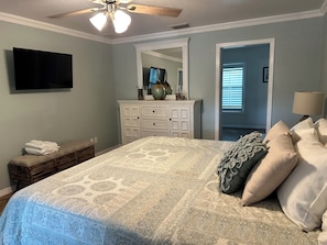 3 bedrooms, desk, iron/ironing board, free WiFi