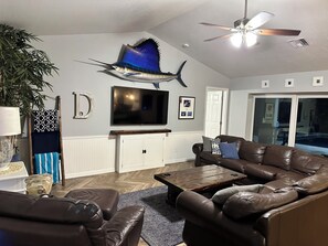 Smart TV - Family-friendly, heated salt water pool, near beaches, and downtown Fort Myers. (Fort Myers)