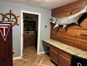 Interior - Family-friendly, heated salt water pool, near beaches, and downtown Fort Myers. (Fort Myers)