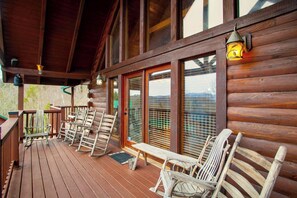 Terrace/patio - Spectacular 4BR Cabin w/ Game Room, Hot Tub, Views (Gatlinburg)