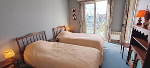 2 bedrooms, iron/ironing board - Apartment in Port Fréjus with sea and marina views (Fréjus)