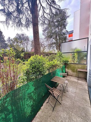 Outdoor dining - Bright apartment with Terrace in Central Nantes (Nantes)