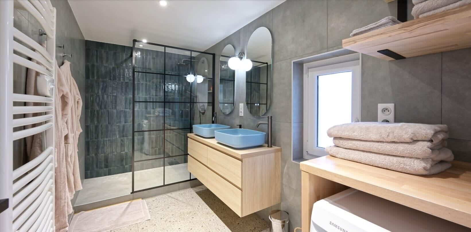 Douche, séchoir à cheveux