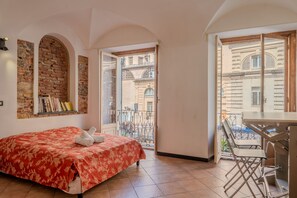 Unclassified image, 4 of 46, button - Lovingenoa - Ducal - Cast Iron (Genova)