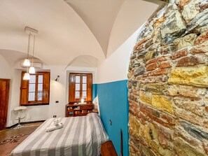 Unclassified image, 4 of 48, button - Lovingenoa Old - Stone (Genova)