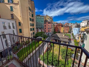 Unclassified image, 4 of 42, button - Lovingenoa Green House (Genova)