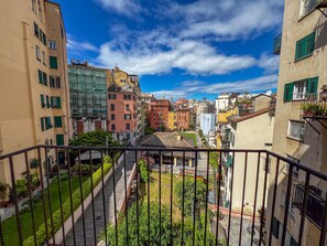 Unclassified image, 3 of 42, button - Lovingenoa Green House (Genova)
