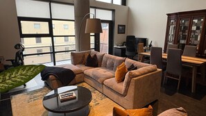 TV - Modern Toronto Sky Loft (Toronto)