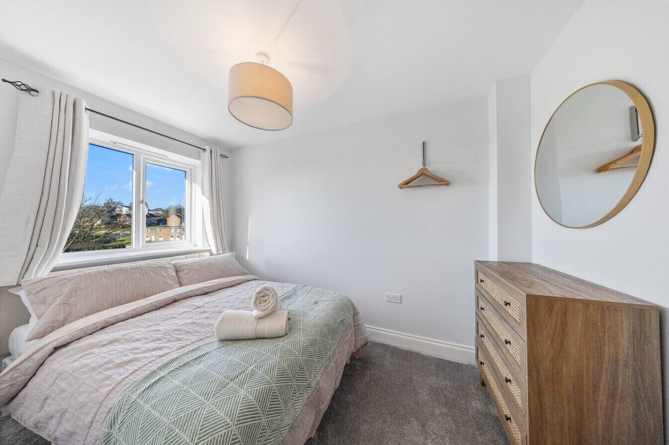 3 bedrooms, desk, iron/ironing board, WiFi