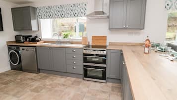 Lava-louças, talheres/pratos/utensílios de cozinha