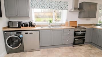 Dishwasher, cookware/dishes/utensils