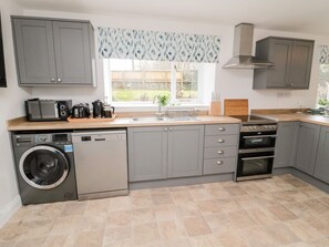 Dishwasher, cookware/dishes/utensils - Whinney Moor (Alnwick)