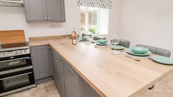 Lava-louças, talheres/pratos/utensílios de cozinha