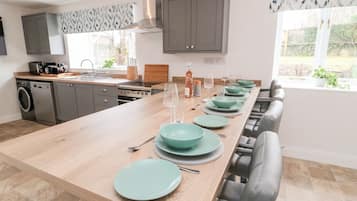 Mesin pencuci piring dan peralatan masak/sendok-piring