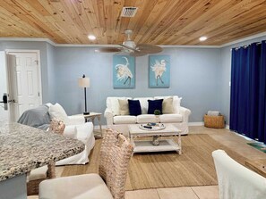 TV, offices - The Laughing Seagull  Beach & Boats (Destin)