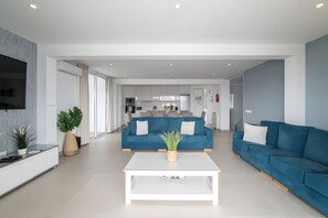 TV, ping pong - Vacation Villa 'Catherina' with Mountain View, Wi-Fi and Air Conditioning (Playa Blanca)