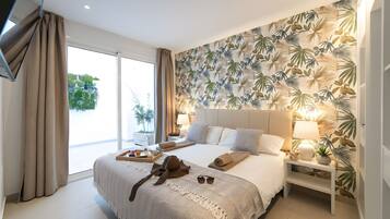 5 bedrooms, iron/ironing board, WiFi, bed sheets