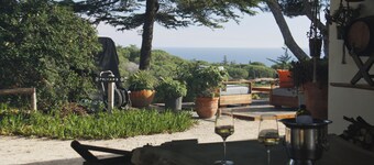 Private sea-view guest house, 2 bedrooms near Barcelona on a private estate