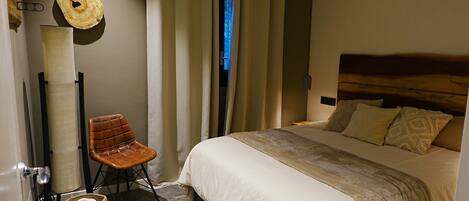 Iron/ironing board, internet, bed sheets