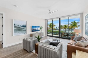 Huoneisto (3 Bedrooms) | Oleskelualue | Televisio