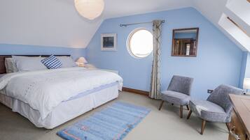 4 phòng ngủ, trang trí khác biệt