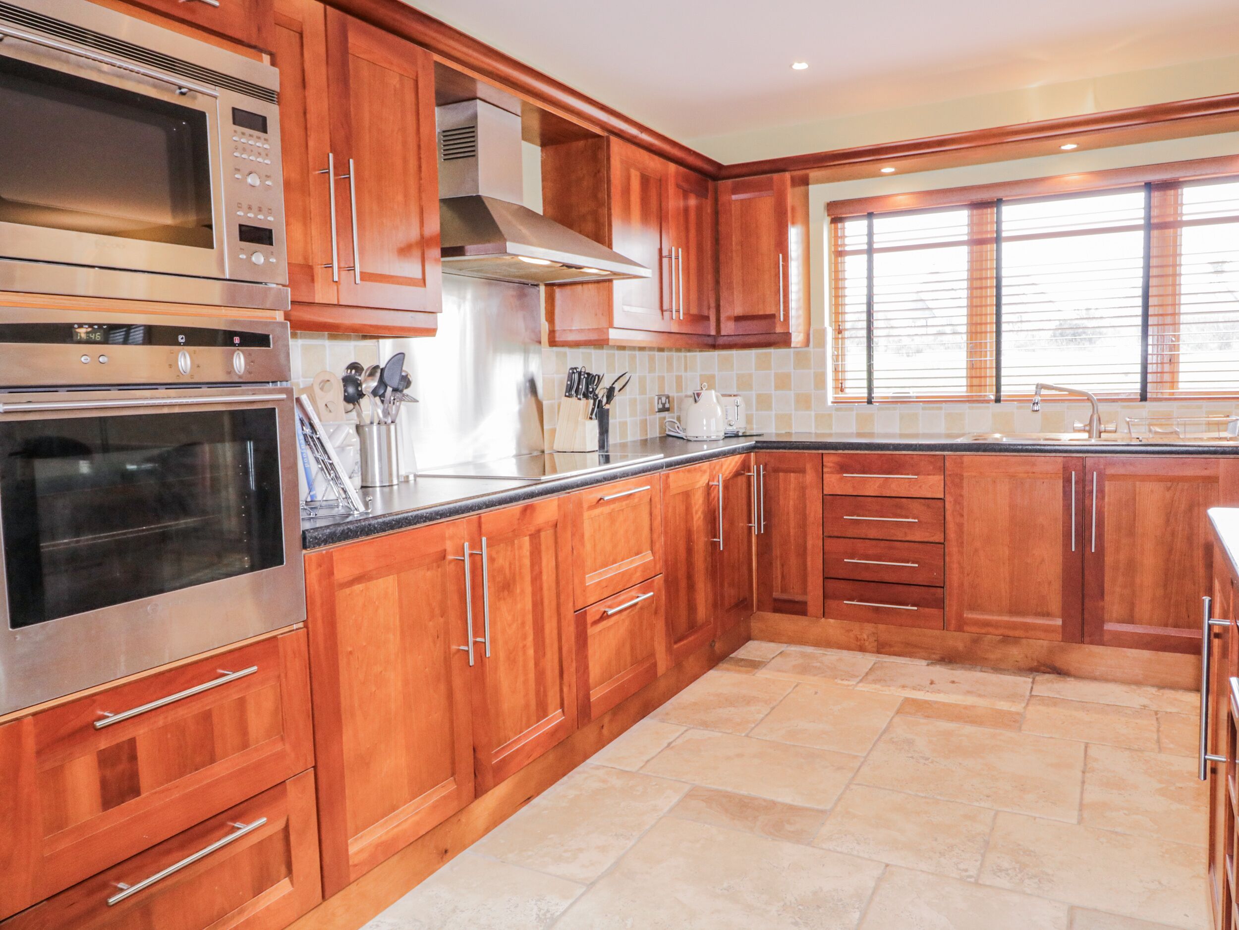 Máy rửa bát, dụng cụ nấu nướng/bát dĩa/dao nĩa 