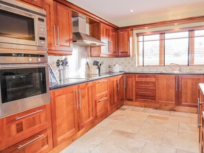 Dishwasher, cookware/dishes/utensils - Cashelrehin (Errarooey)