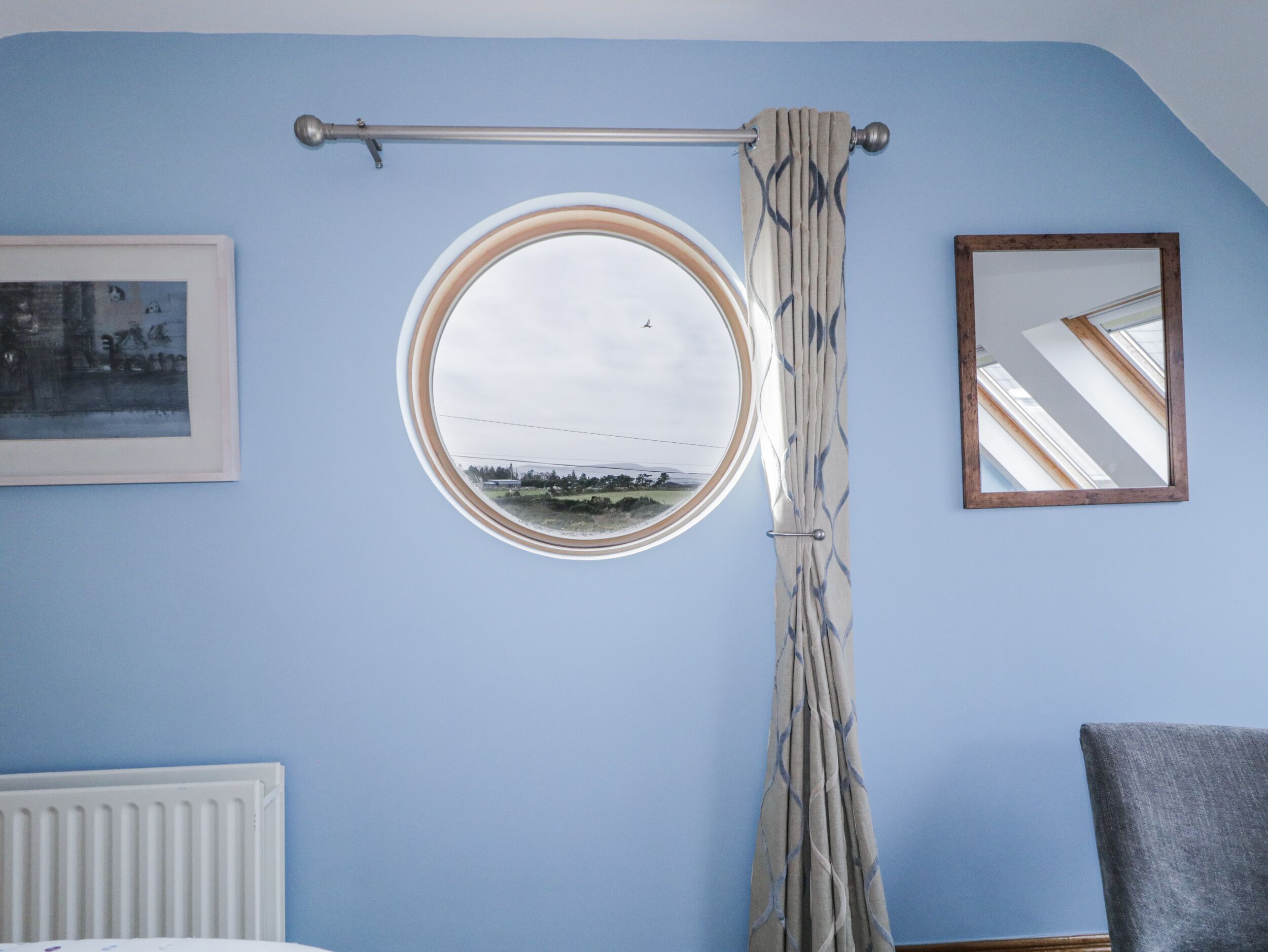 4 bedrooms, individually decorated, individually furnished, free WiFi