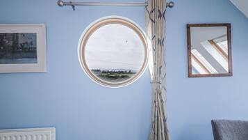 4 bedrooms, individually decorated, individually furnished, free WiFi