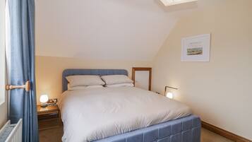 4 phòng ngủ, trang trí khác biệt