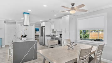 House (4 Bedrooms) | Dining room