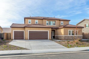 Exterior - Adorable 4-bedroom house with a loft  in tranquil Murrieta, (Murrieta)