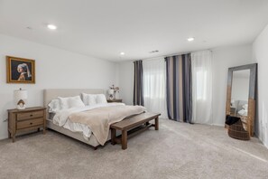 4 habitaciones, tabla de planchar con plancha, wifi y ropa de cama 