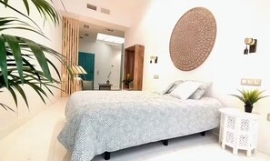 熨斗/熨衫板、Wi-Fi、床單