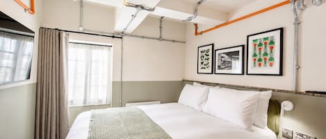 Deluxe Apartment | In-room safe, laptop workspace, iron/ironing board, WiFi (free)
