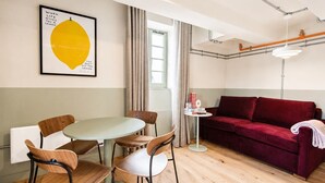 Deluxe Apartment | Living area