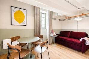 Deluxe Apartment | Living area - Stay Hush (Edinburgh)
