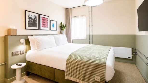Superior Apartment | In-room safe, laptop workspace, iron/ironing board, WiFi (free)